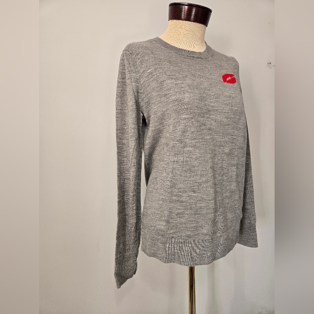 BANANA REPUBLIC 100% Merino Wool Gray Sweater with Red Lip Detail. Med - Picture 3 of 14